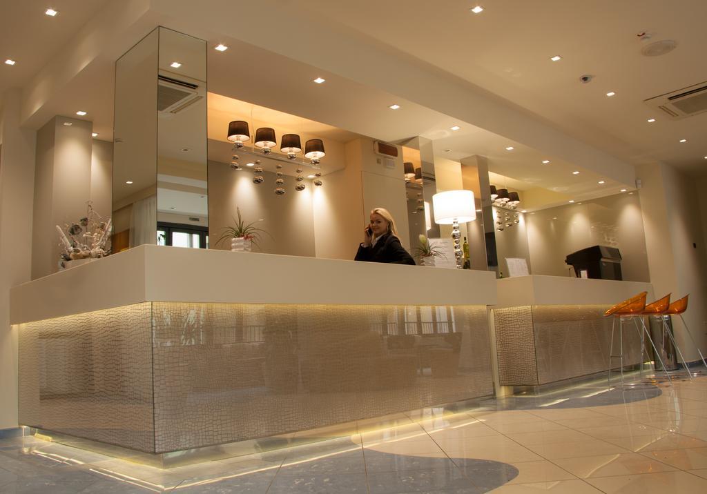 Hotel Aurora Mare リミニ エクステリア 写真