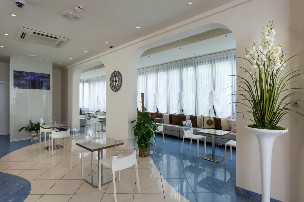 Hotel Aurora Mare リミニ エクステリア 写真